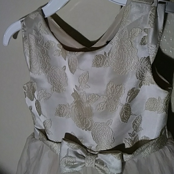 Girls holiday dress - Picture 3 of 4